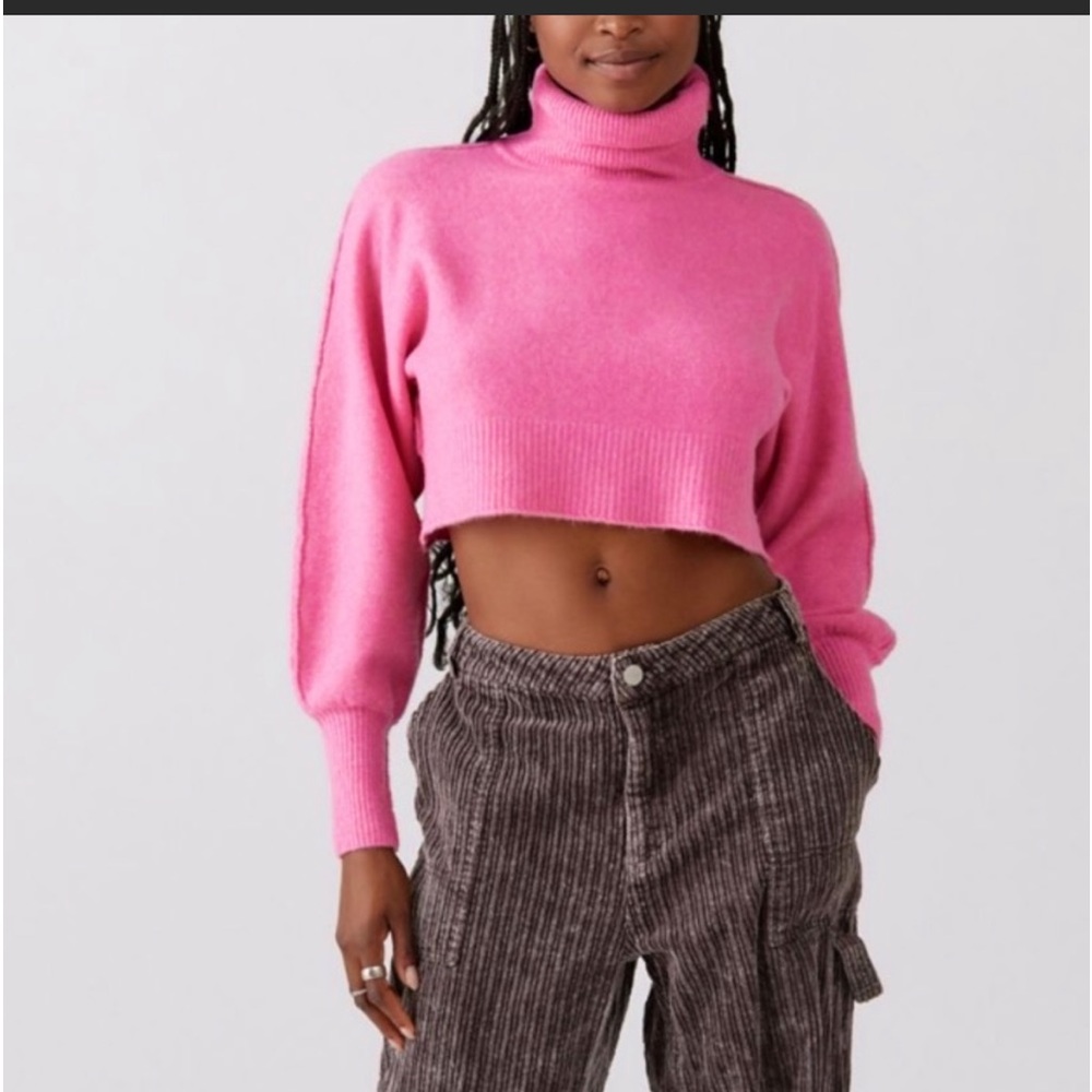 Cute pink cropped turtleneck